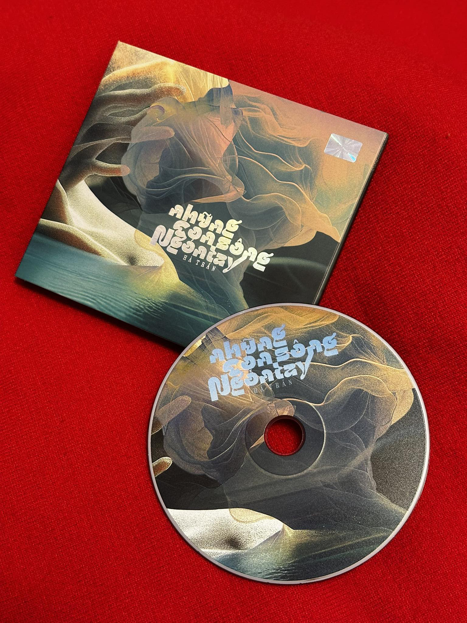 Ha Tran ត្រលប់មកវិញជាមួយអាល់ប៊ុម Finger Rivers - រូបថត៖ NGUYEN THANH LAN Hà Trần trở lại với album Những con sông ngón tay - Ảnh: NGUYỄN THANH LAN