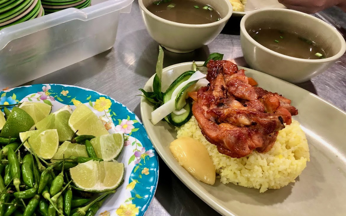 Vụ ngộ độc do ăn cơm gà: Diễn tiến nhanh như vụ ngộ độc suất ăn bán trú trước đó- Ảnh 3. Ngộ độc cơm gà ở Khánh Hòa: Yêu cầu xác minh rõ nguyên nhân, công khai kết quả