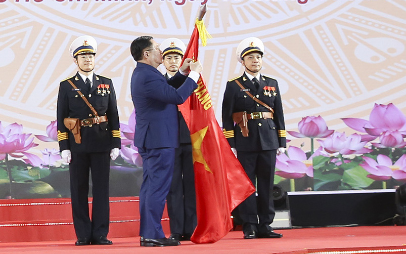 Khảo sát khu vực đề xuất mở rào để rút ngắn đường vào cảng Sài Gòn - Hiệp Phước- Ảnh 4. Tân Cảng Sài Gòn nhận danh hiệu Anh hùng Lao động