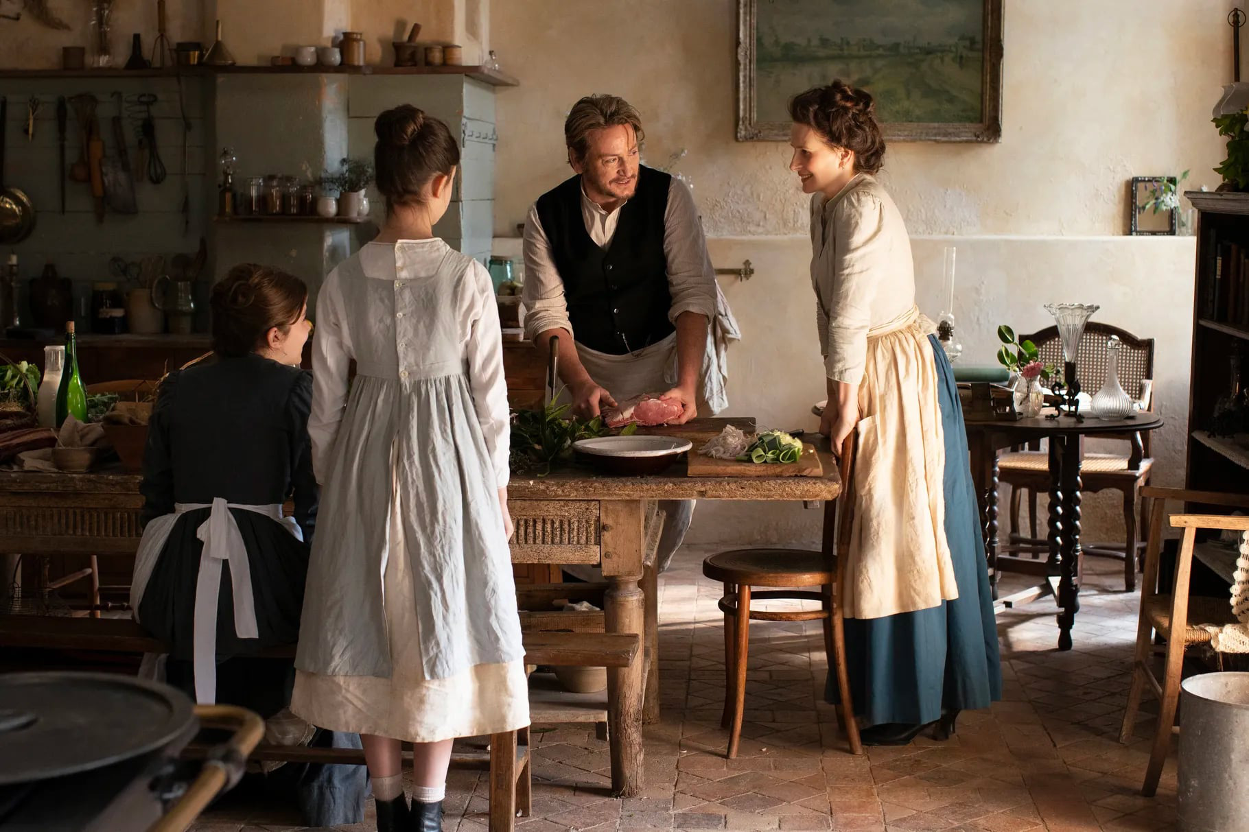 Bucătăria din conacul lui Dodin, unul dintre principalele decoruri ale filmului Muon Vi Nhan Gian al lui Tran Anh Hung - Foto: ICF Films Gian bếp trong trang viên của Dodin, một trong những bối cảnh chính phim Muôn vị nhân gian của Trần Anh Hùng - Ảnh: ICF Films