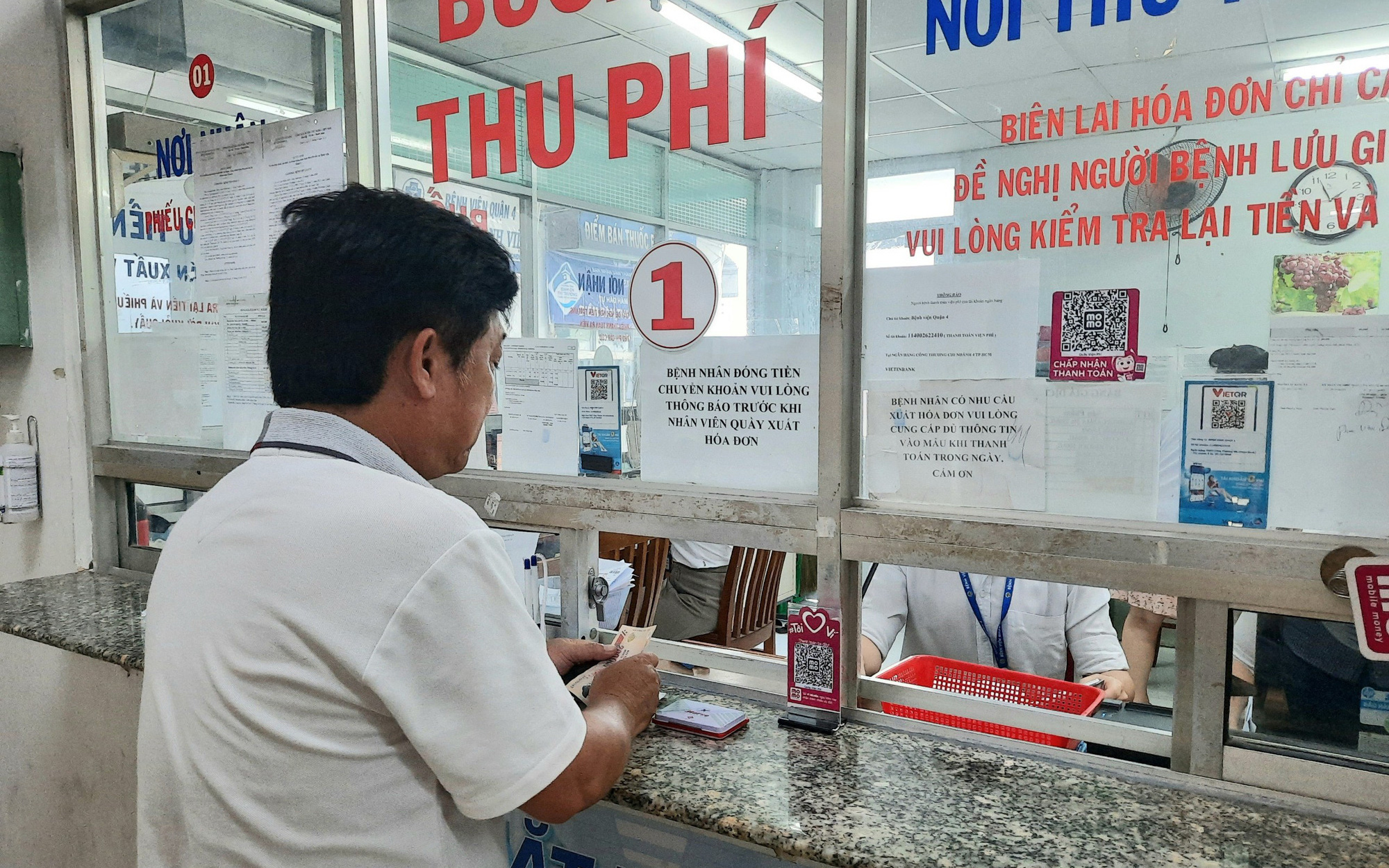 Người bệnh bỏ tiền túi mua thuốc bảo hiểm y tế, BHXH TP.HCM đề xuất gì?- Ảnh 2. Bệnh viện thiếu thuốc, vật tư, Bộ Kế hoạch và Đầu tư nói đủ căn cứ pháp lý để mua sắm
