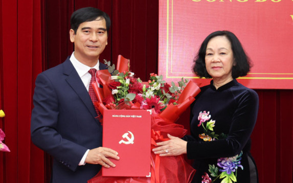 Tân bí thư Vĩnh Phúc: 'Bình Thuận là nơi đùm bọc, rèn luyện để giờ đồng hành cùng Vĩnh Phúc'- Ảnh 4. Bí thư Bình Thuận Dương Văn An được điều động làm bí thư Vĩnh Phúc