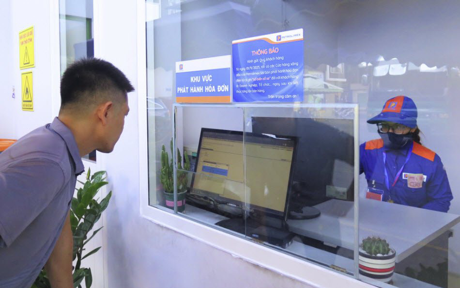 Hóa đơn bán lẻ xăng dầu đến hạn phải làm, doanh nghiệp cuống cuồng- Ảnh 2. Chỉ đạo hỏa tốc: Không có hóa đơn điện tử, cửa hàng xăng dầu phải đóng cửa