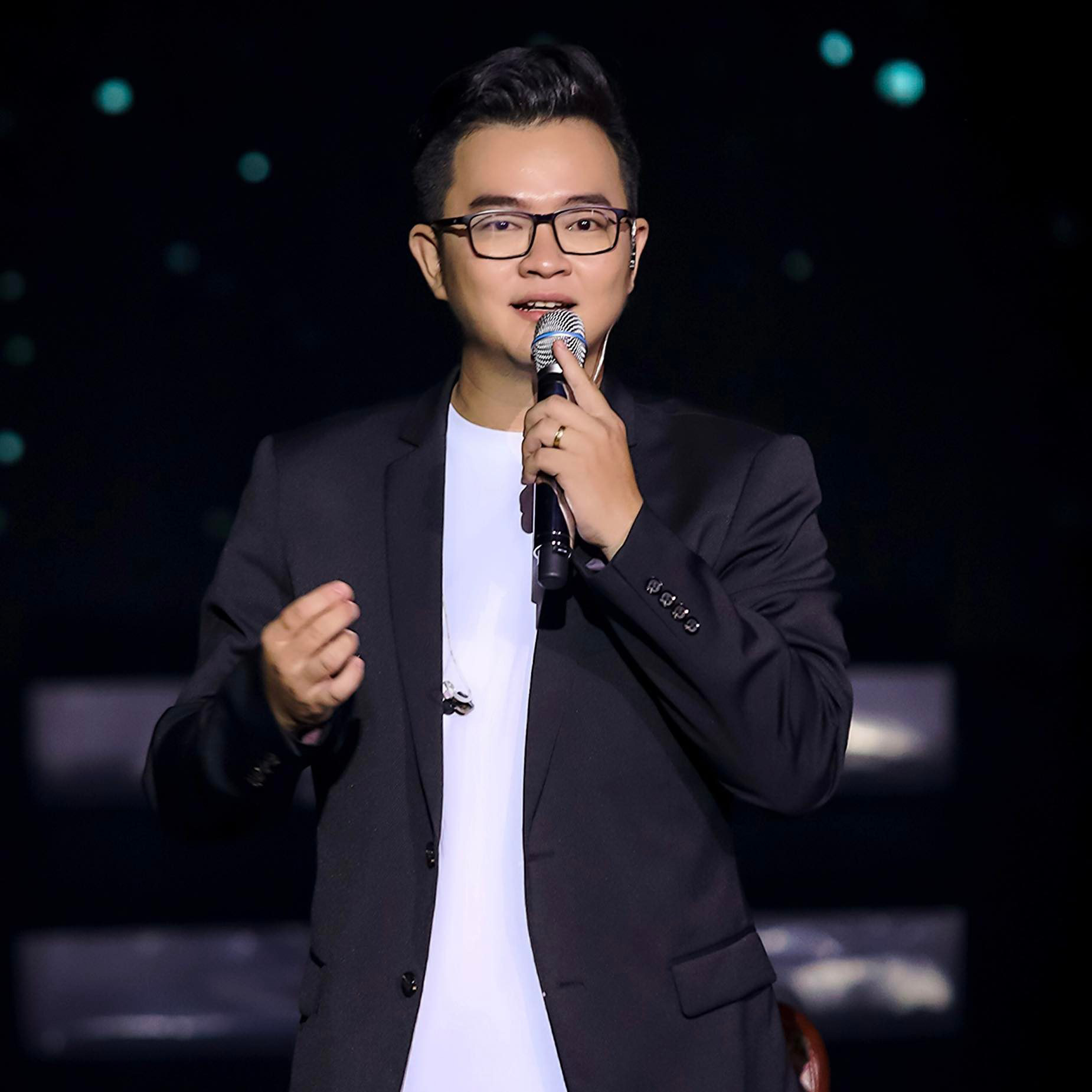 חדשות בידור 19 במרץ: דן וו מנהלת קמפיין לבניית חדר מחשבים לסטודנטים - תמונה 6. Nhạc sĩ Nguyễn Minh Cường cho biết sẽ có 8 giọng ca xuất hiện trong album “Tự nhiên” - Ảnh: Facebook nhân vật