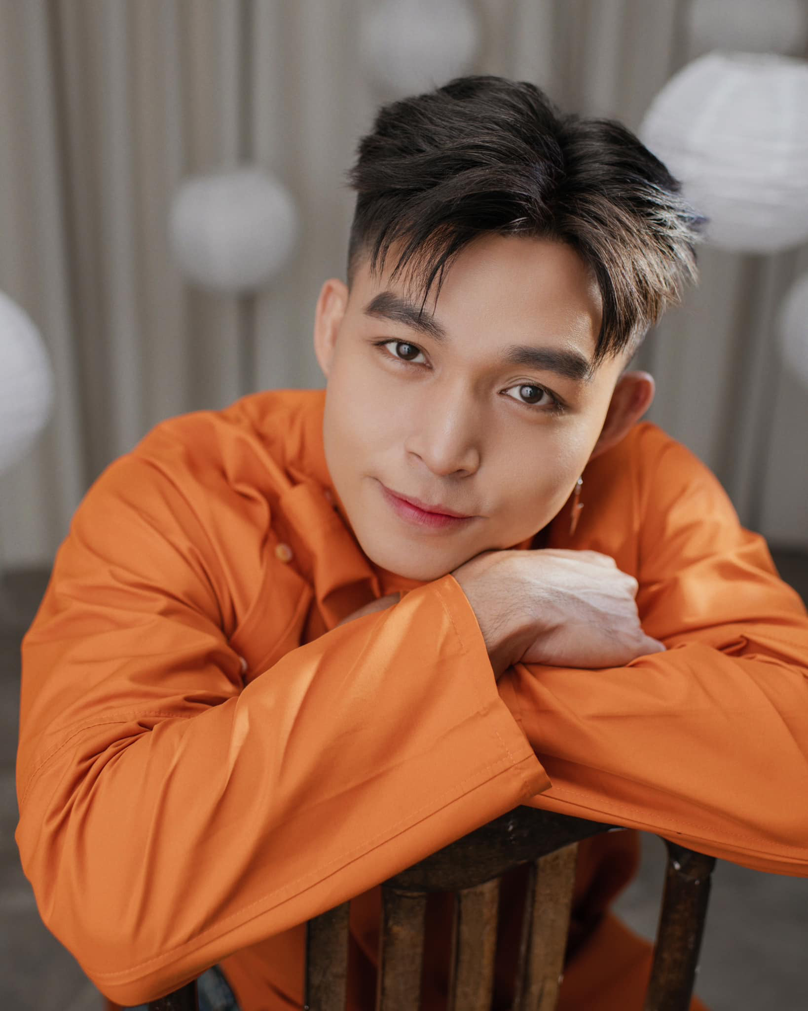 חדשות בידור 19-3: דן וו מנהלת קמפיין לבניית חדר מחשבים לסטודנטים - תמונה 8. Jun Phạm tiếp tục hành trình chữa lành với EP “An ủi” - Ảnh: Facebook nhân vật