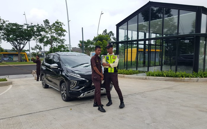 Hộp số bị hư, chủ xe Porsche Macan kiện đơn vị sửa chữa - Ảnh 2.