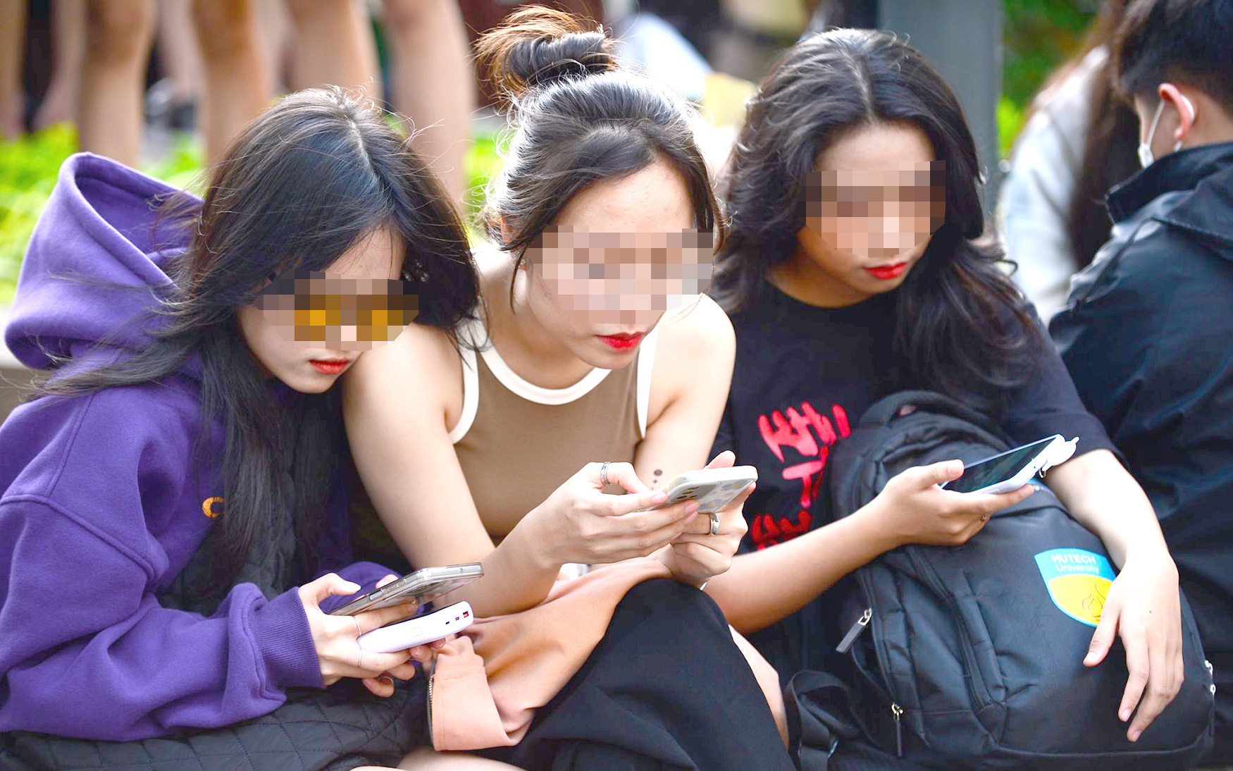 Kết nối trên mạng xã hội có thể đem lại điều kỳ diệu- Ảnh 4. Lạc lối trên mạng xã hội, bạn có bỏ quên chính mình?