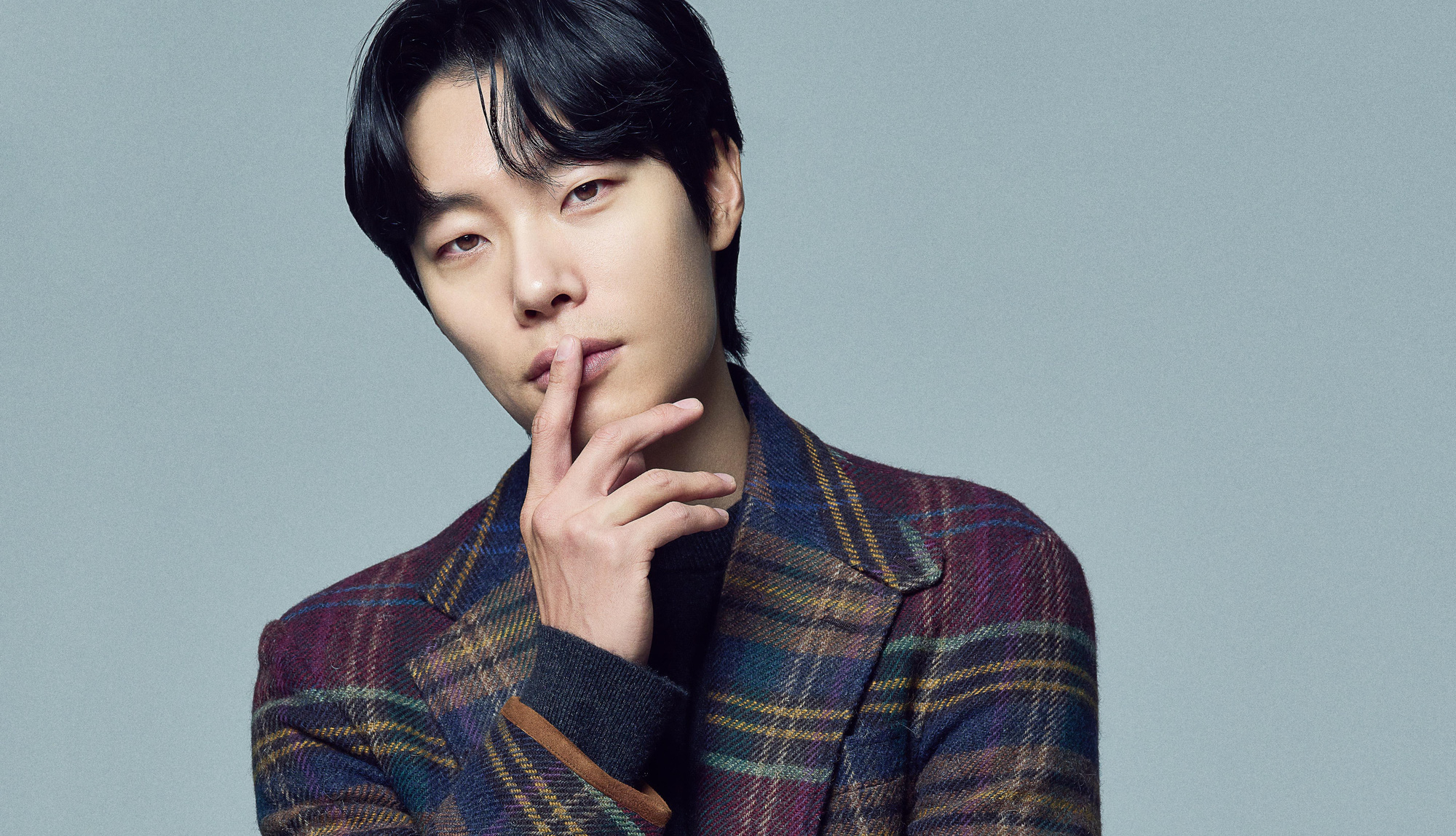 Ryu Jun Yeol był krytykowany za swój wygląd, niegodny dwóch jego dziewczyn (jednej starej i jednej nowej). Ryu Jun Yeol bị chê nhan sắc không xứng với hai cô bạn gái (một cũ, một mới)