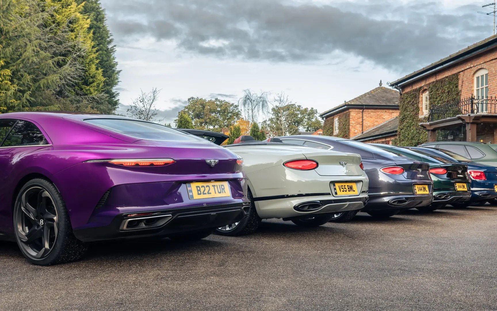 CEO Bentley bất ngờ từ chức, sang thương hiệu đối thủ Aston Martin- Ảnh 3. CEO Bentley: Doanh số 2023 không như kỳ vọng do khách hàng ngại phô trương