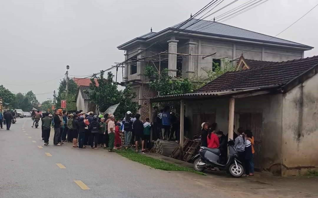 Mâu thuẫn hàng xóm, bị nhóm người lạ đánh nhập viện- Ảnh 2. Thanh niên xông vào nhà hàng xóm chém chết cháu bé 3 tuổi
