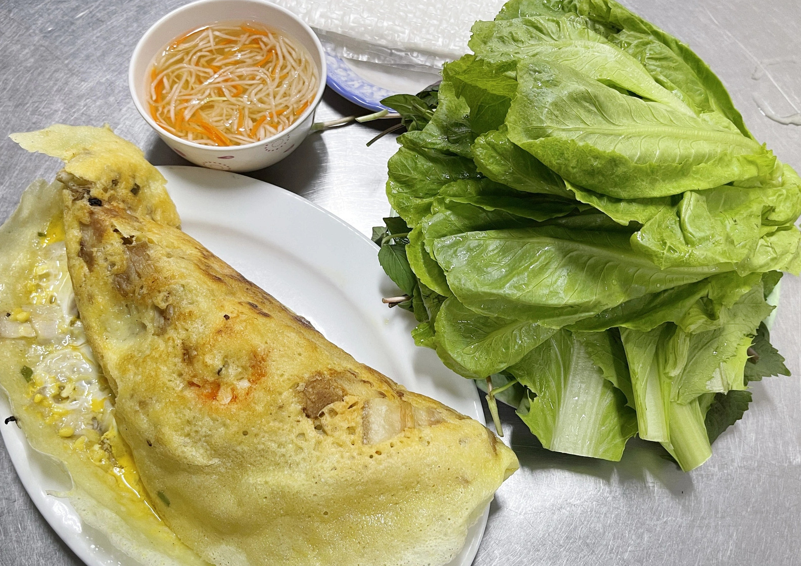 Bánh xèo tại một quán ở quận 1, TP.HCM - Ảnh: NHÃ XUÂN Bánh xèo tại một quán ở quận 1, TP.HCM - Ảnh: NHÃ XUÂN