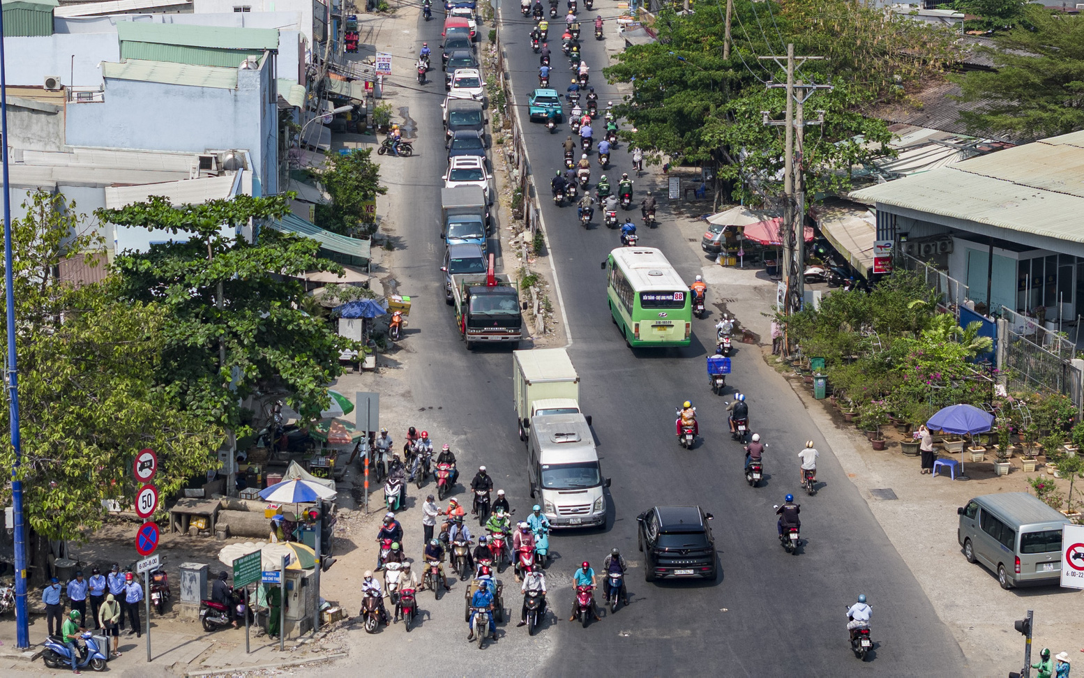 Nút giao An Phú 'tắc' 24.000m² mặt bằng, Ban Giao thông kiến nghị TP Thủ Đức khẩn trương- Ảnh 3. Vướng mặt bằng làm đường Lương Định Của, ảnh hưởng cả tiến độ nút giao An Phú