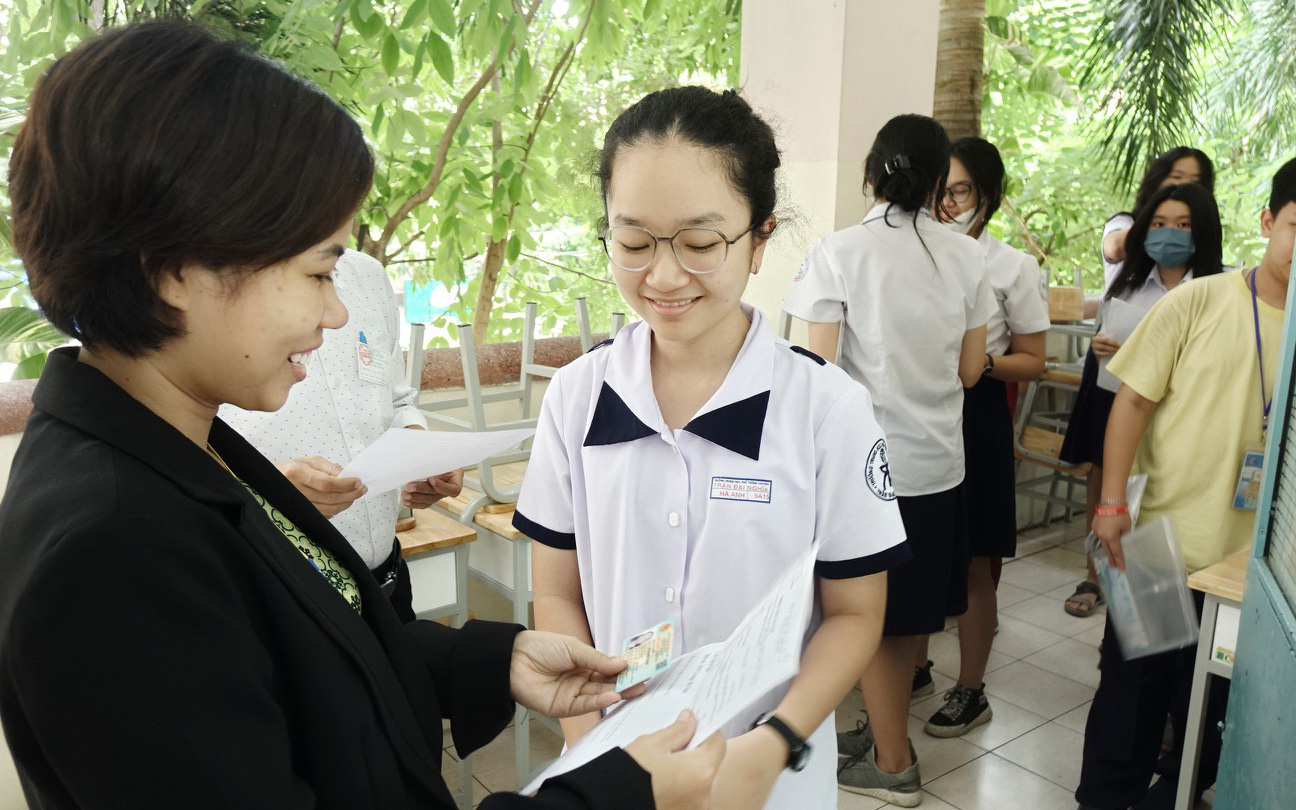 Nhiều trường ngoài công lập TP.HCM chưa được giao chỉ tiêu tuyển sinh lớp 10- Ảnh 2. Tuyển sinh lớp 10 ở TP.HCM: Khoảng 30% học sinh 'rớt' trường công lập