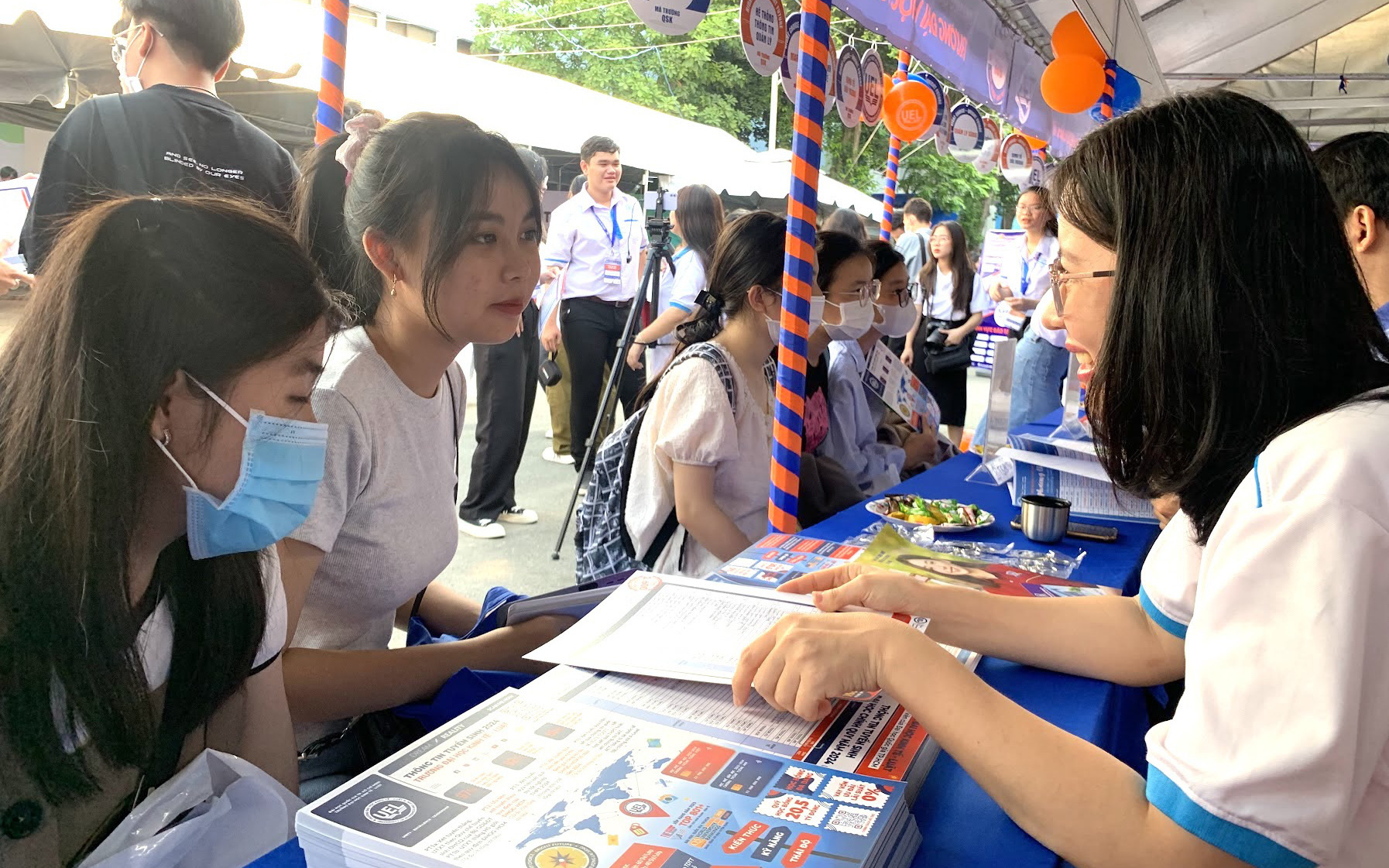 Đại học có được đào tạo chất lượng cao để thu học phí cao?- Ảnh 5. Đại học Quốc gia TP.HCM chính thức dừng tuyển sinh chương trình chất lượng cao