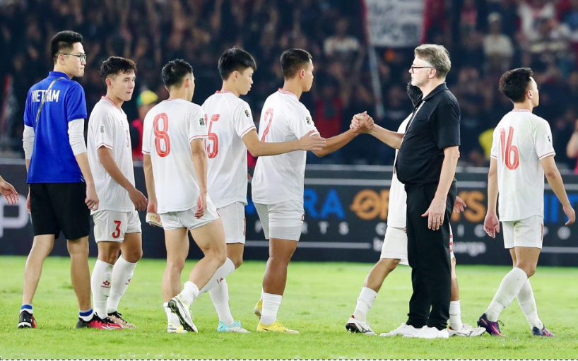 Xếp hạng bảng F vòng loại World Cup 2026: Việt Nam dưới Iraq, Indonesia- Ảnh 2. Cổ động viên Việt Nam buồn lắm đấy!