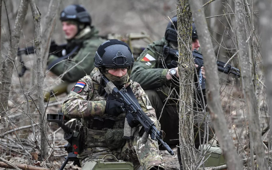 Ông Macron: 'Sai lầm lớn nếu nghĩ Nga dừng ở Donbass và Crimea'- Ảnh 2. Ukraine nói Nga chuẩn bị 100.000 quân cho mùa hè