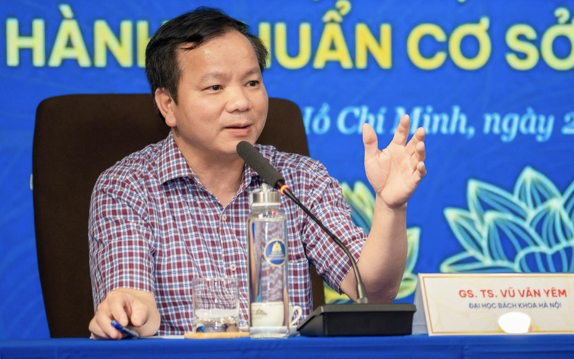 Vừa giảng viên vừa là doanh nhân: Có thể sắm tốt hai vai?- Ảnh 4. 'Nhiều giảng viên đại học Việt Nam chạy sô như ca sĩ'
