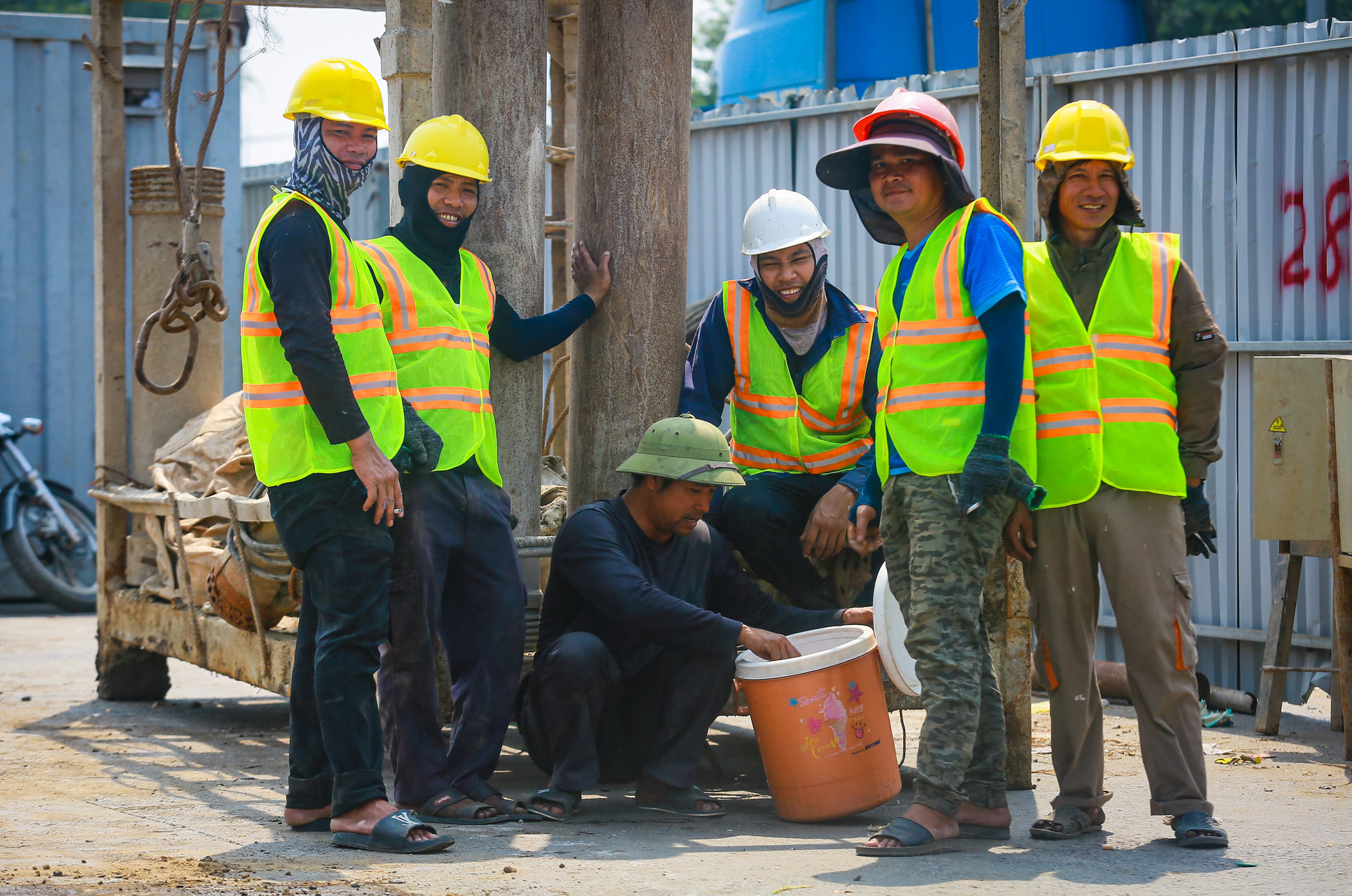 Nút giao An Phú tăng tốc thi công, công nhân đội nắng nóng làm việc- Ảnh 14. Nút giao An Phú tăng tốc thi công, công nhân đội nắng nóng làm việc- Ảnh 14.