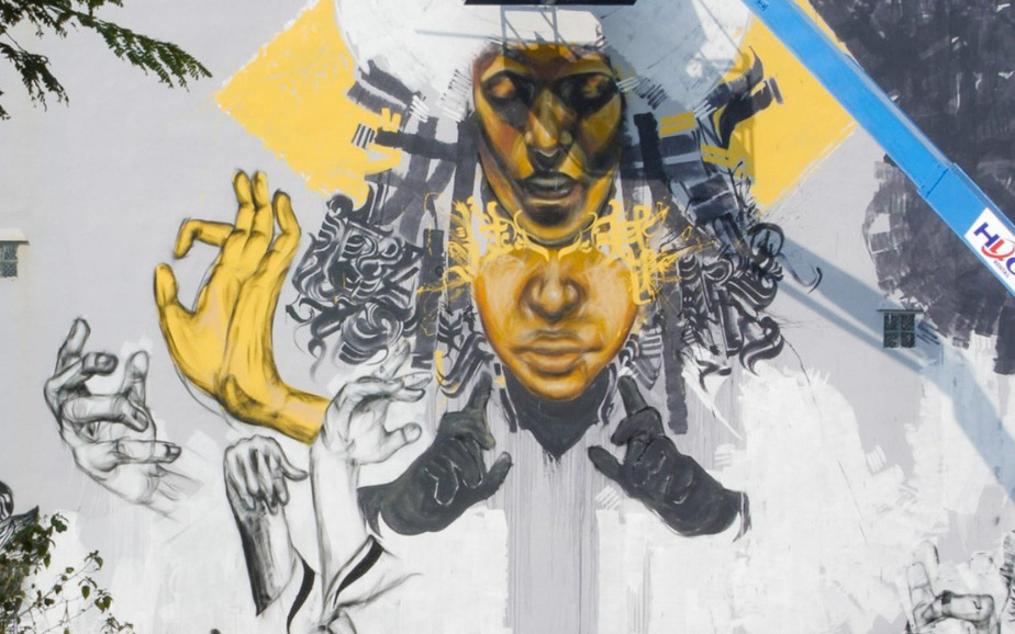 Graffiti bừa bãi, nhếch nhác ở bãi biển Đà Nẵng- Ảnh 2. Vẽ graffiti lên tường nhà dân: Quận Ngũ Hành Sơn sẽ mời cơ quan chuyên môn thẩm định tranh