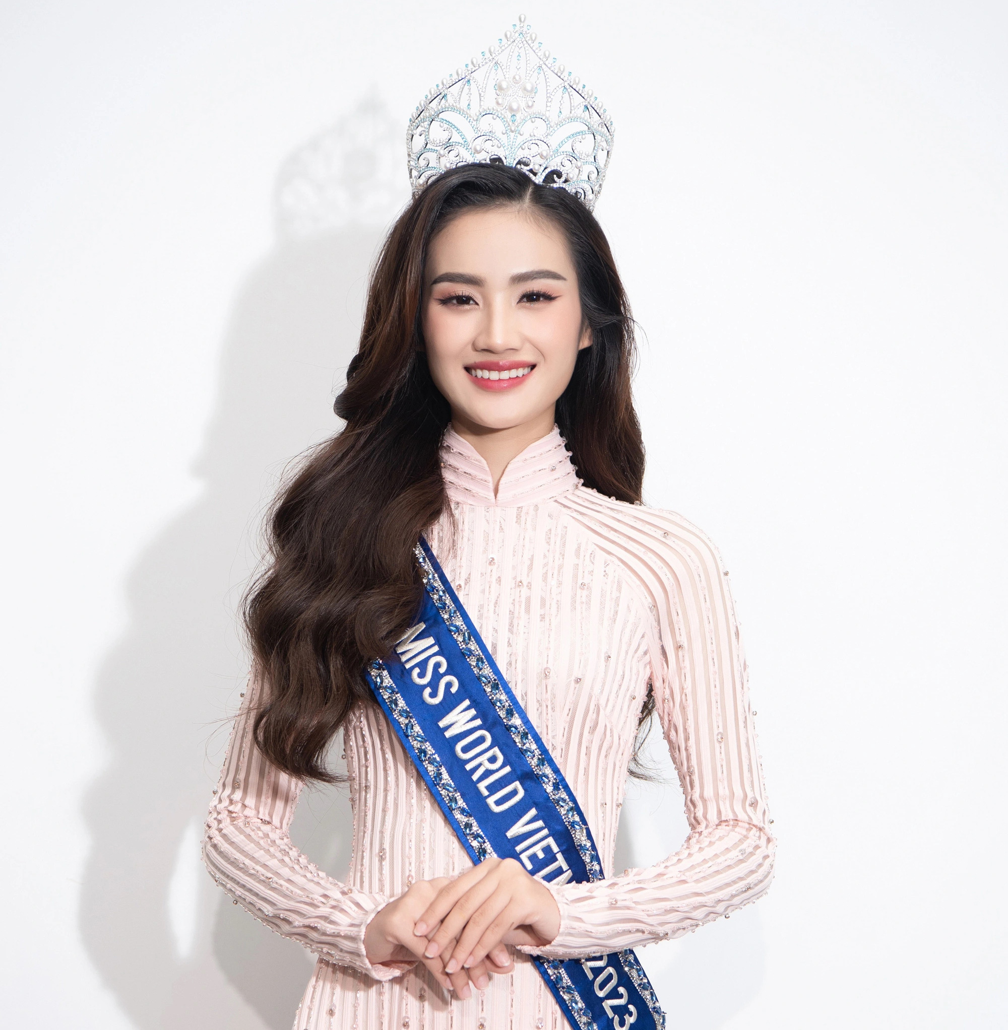 Miss Ý Nhi nimmt an internationalem Schönheitswettbewerb teil – Foto: Facebook-Charakter Hoa hậu Ý Nhi dự thi cuộc thi nhan sắc quốc tế - Ảnh: Facebook nhân vật