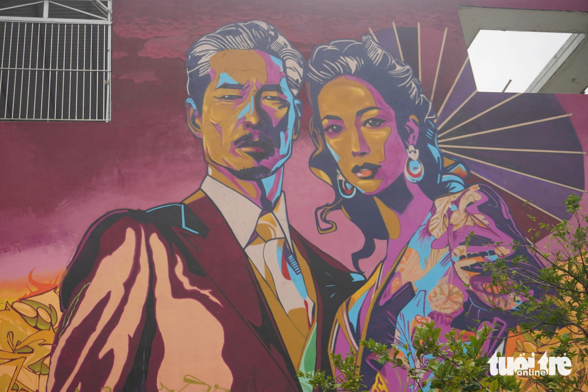 គំនូរលើជញ្ជាំងលំនៅដ្ឋាន៖ ស្រុក Ngu Hanh Son នឹងអញ្ជើញភ្នាក់ងារជំនាញមកវាយតម្លៃគំនូរ - រូបថត ៦. Một trong số những bức tranh mà nhóm họa sĩ vẽ - Ảnh: ĐOÀN NHẠN