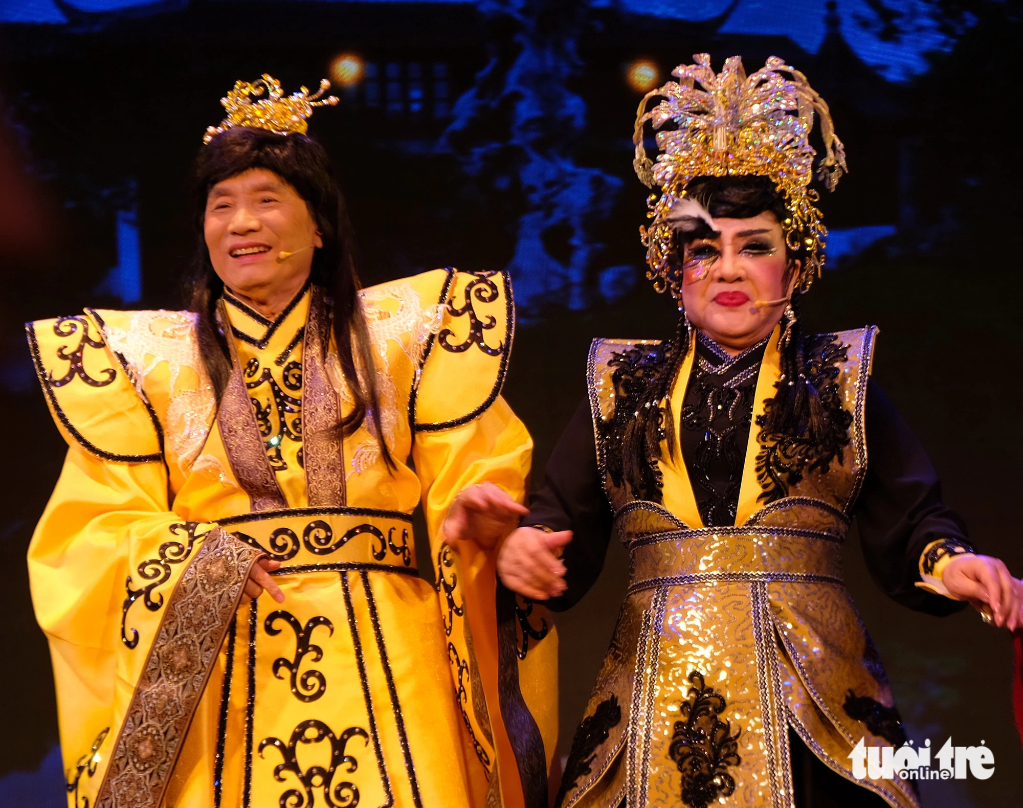 ศิลปิน Minh Vuong และ Le Thuy ในข้อความที่ตัดตอนมาจาก Chung Vo Diem - ภาพถ่าย: LINH DOAN Nghệ sĩ Minh Vương và Lệ Thủy trong trích đoạn Chung Vô Diệm - Ảnh: LINH ĐOAN