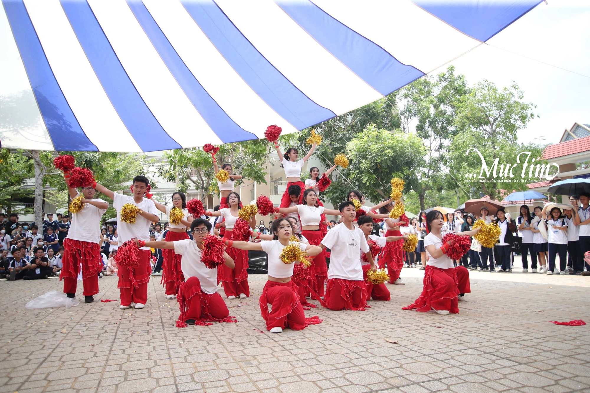 Sôi động Ngày hội học sinh Trường THPT Hồ Thị Bi- Ảnh 3.