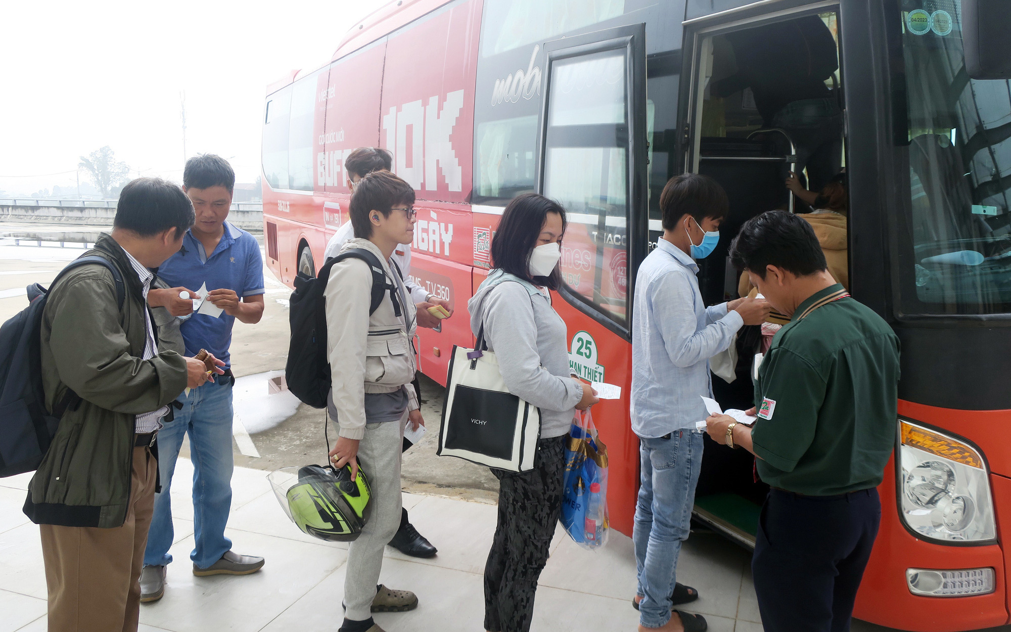 Tin tức sáng 25-3: Giá chung cư Hà Nội vẫn tăng, TP.HCM đi ngang- Ảnh 9. Tin tức sáng 24-3: Bến xe Miền Đông mới chỉ đạt 5% công suất; Phương án xử lý rác ở Đồng Nai