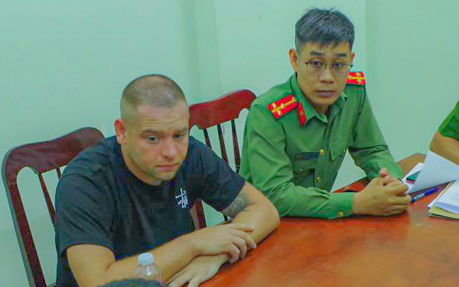 Đâm chết người cùng làng do mâu thuẫn tình ái- Ảnh 2. Bắt một người Nga đang trốn ở Ninh Thuận bị Interpol truy nã quốc tế