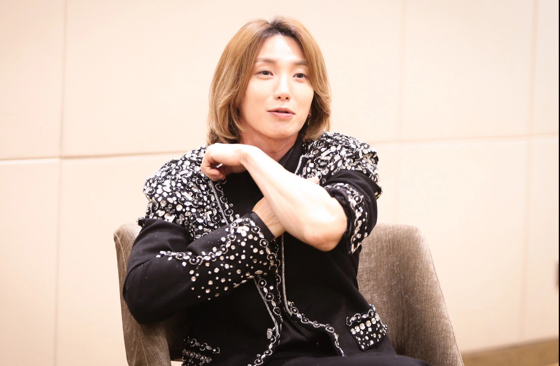 សមាជិក Leeteuk Trưởng nhóm Leeteuk khoe