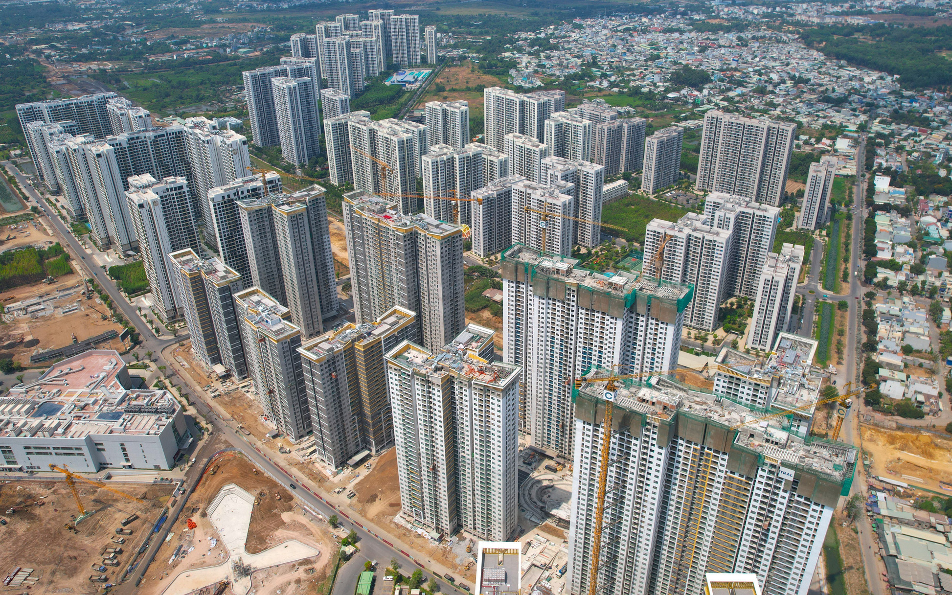 TP.HCM không có dự án bất động sản mới đủ điều kiện huy động vốn trong hai tháng qua- Ảnh 2. Flycam nơi có loạt căn nhà được quảng bá giá hàng trăm tỉ đồng