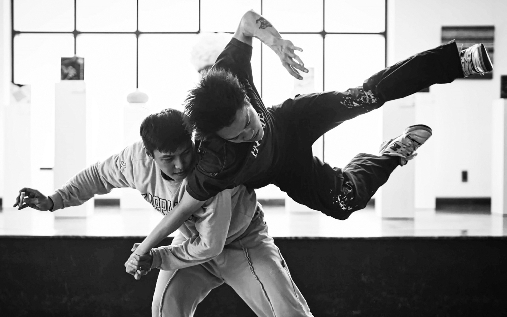 Bạn thường làm gì khi cần được ‘chữa lành’?- Ảnh 11. John Huy Trần trở lại với múa sau 4 năm chống trầm cảm