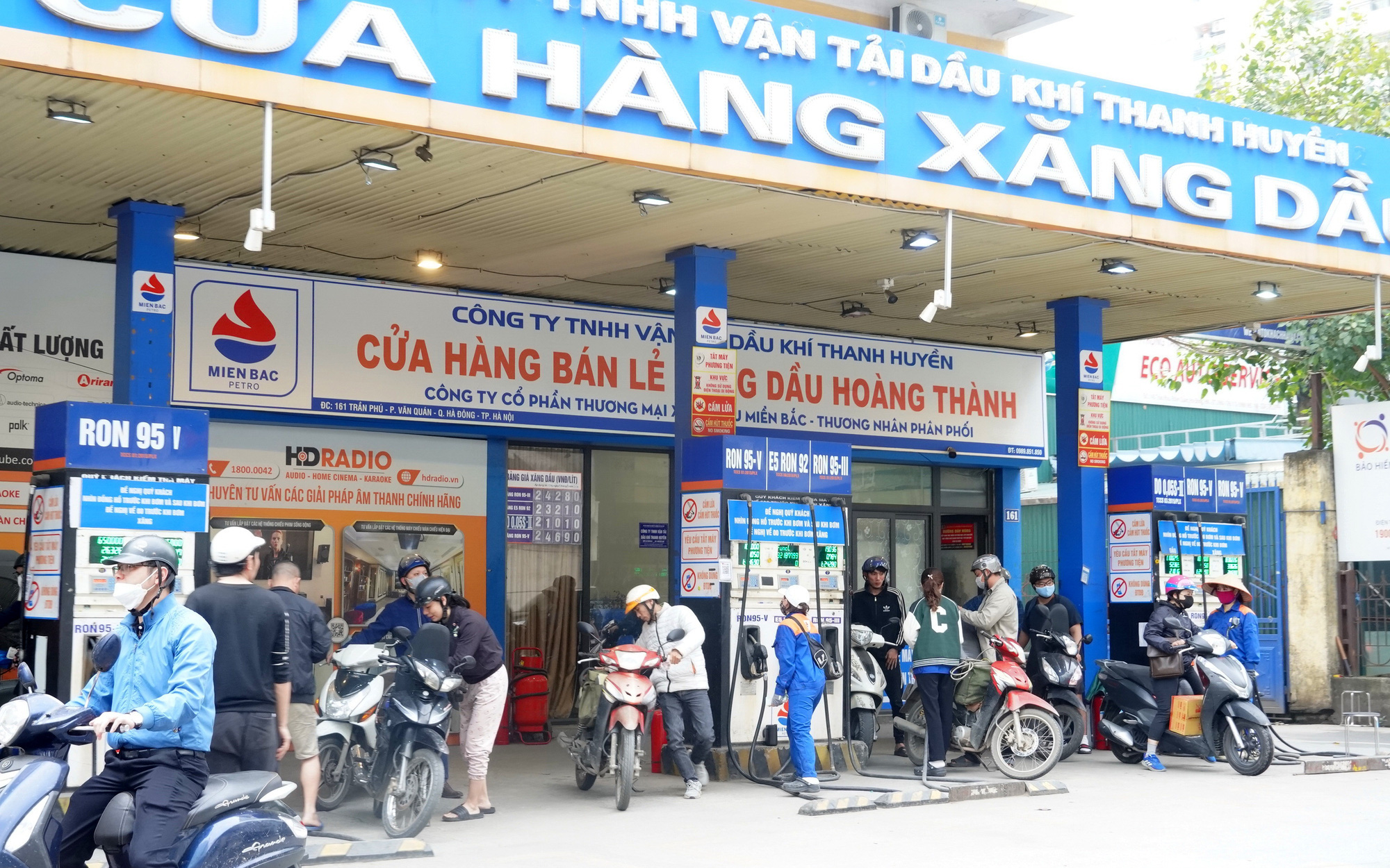 Hóa đơn điện tử xăng dầu: nghẽn mạng liên tục, dù nhiều người mua không lấy- Ảnh 3. Cây xăng lắp hóa đơn điện tử, phải thẩm định... PCCC