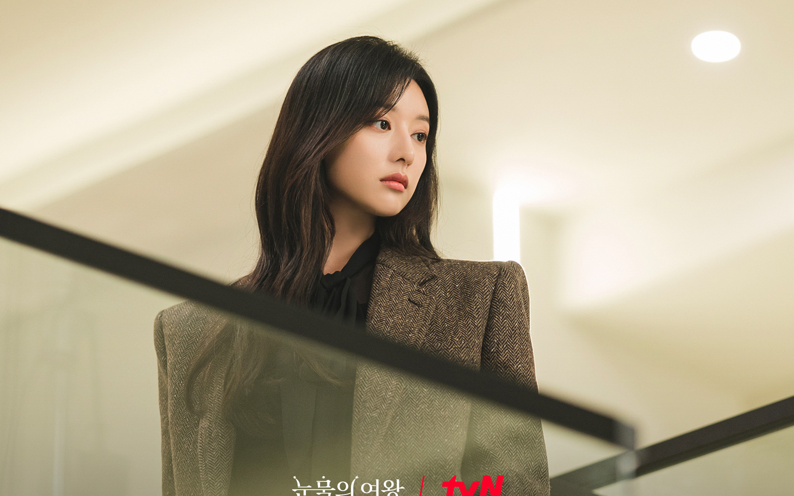 Kim Ji Won giữ vóc dáng ra sao để cân mọi trang phục trong 