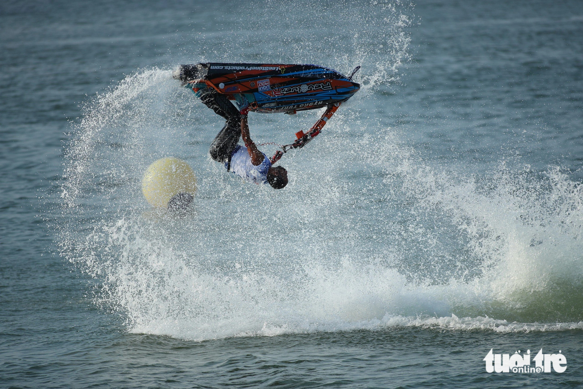 ការសម្តែងដោយ Rashid Al-Mulla - រូបថត: LAM THIEN Phần trình diễn của Rashid Al-Mulla - Ảnh: LÂM THIÊN