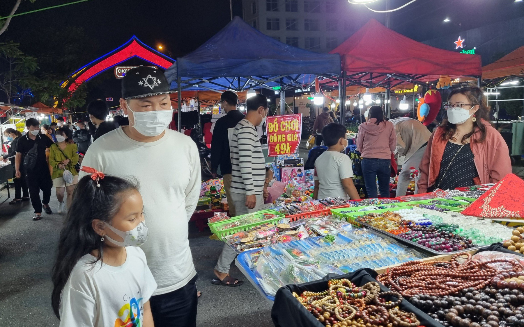 Chợ đêm Pleiku dời sang nơi mới, tiểu thương kêu chật, phường nói sẽ rà soát lại- Ảnh 4. Chợ đêm Sơn Trà Đà Nẵng "đóng cửa" vào tháng 7, đổi vị trí