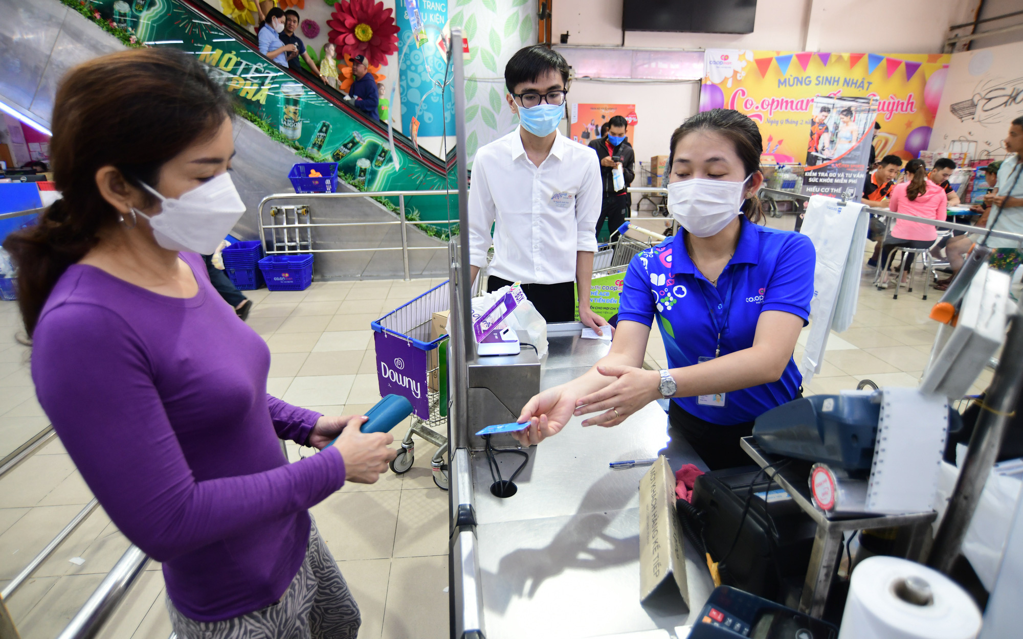 Giật mình vì đang ngủ thì có giao dịch ngoại tệ từ thẻ tín dụng- Ảnh 5. Ngân hàng không được mập mờ phí, lãi suất thẻ tín dụng