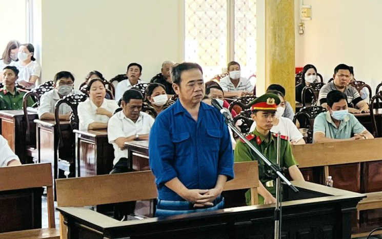 21 bị cáo lừa đảo, rửa tiền ở Việt Nam lãnh án, kẻ cầm đầu người Trung Quốc bị truy nã- Ảnh 2. "Đại gia" Cường cát lãnh 3 năm tù tội rửa tiền