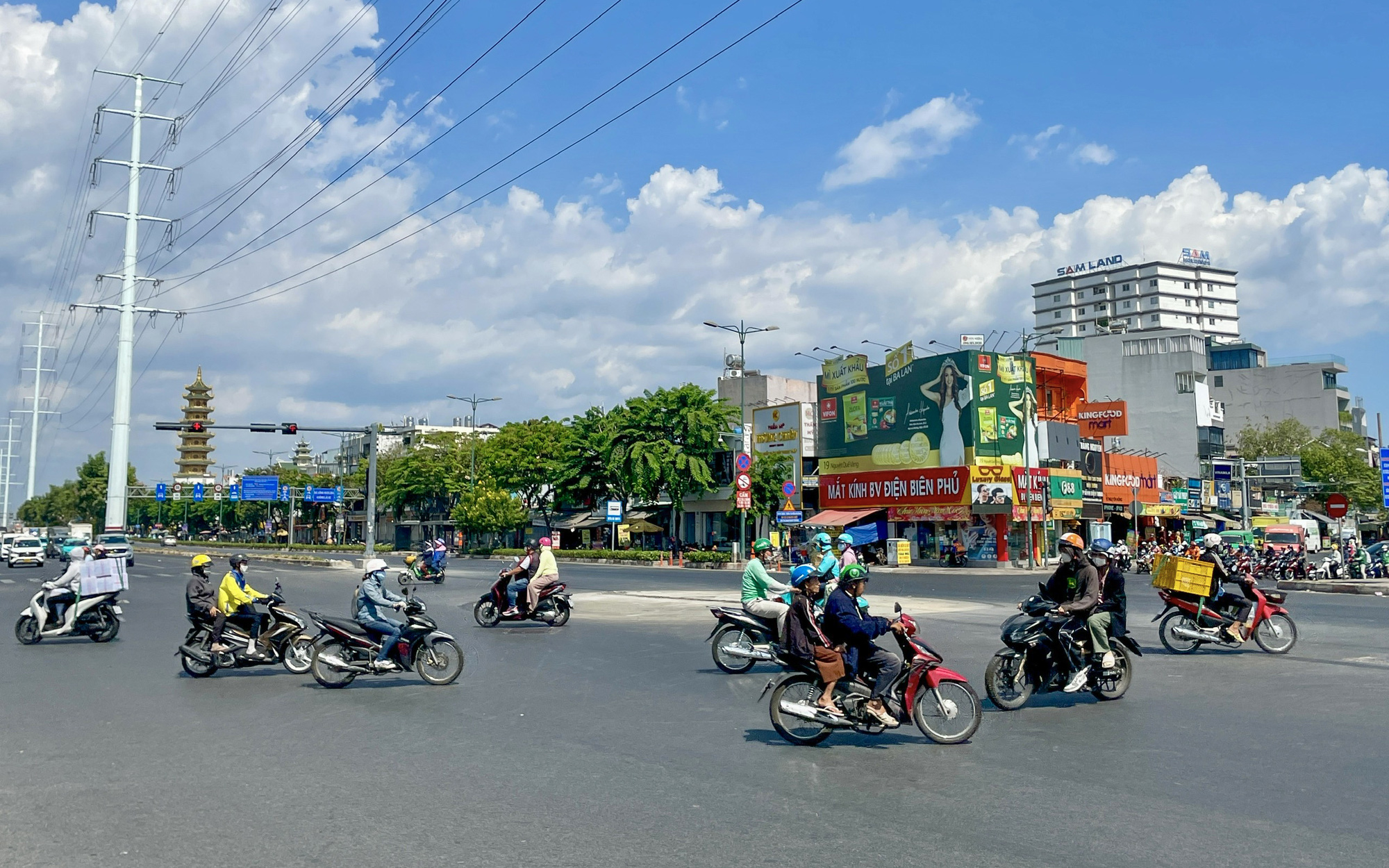 TP.HCM bỏ vòng xuyến bê tông tại giao lộ Phạm Văn Đồng - đường số 20 - Ảnh 2.