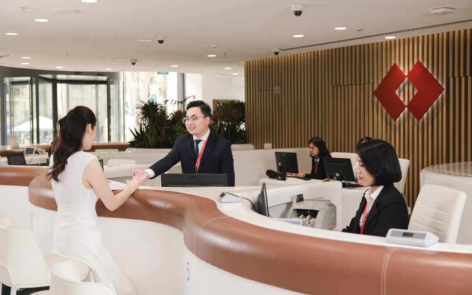 Tổng giám đốc Jens Lottner: ‘Techcombank sẵn sàng chào đón các nhà đầu tư chiến lược’- Ảnh 4. Cổ đông Techcombank được trả cổ tức cả tiền mặt lẫn cổ phiếu
