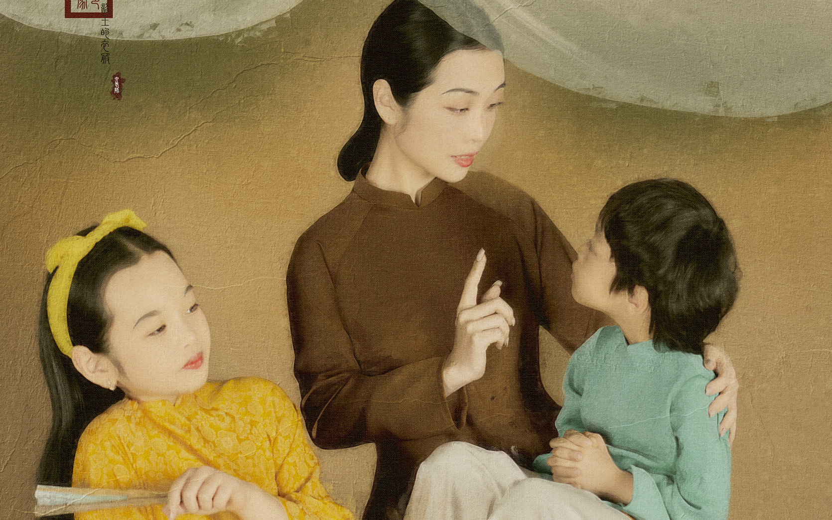 Người một nhà gặp khó khăn, sao lại bỏ mặc thân ai nấy lo!- Ảnh 2. Cả gia đình 'diễn xuất' theo phong cách bức họa triệu đô của Lê Phổ và Mai Trung Thứ