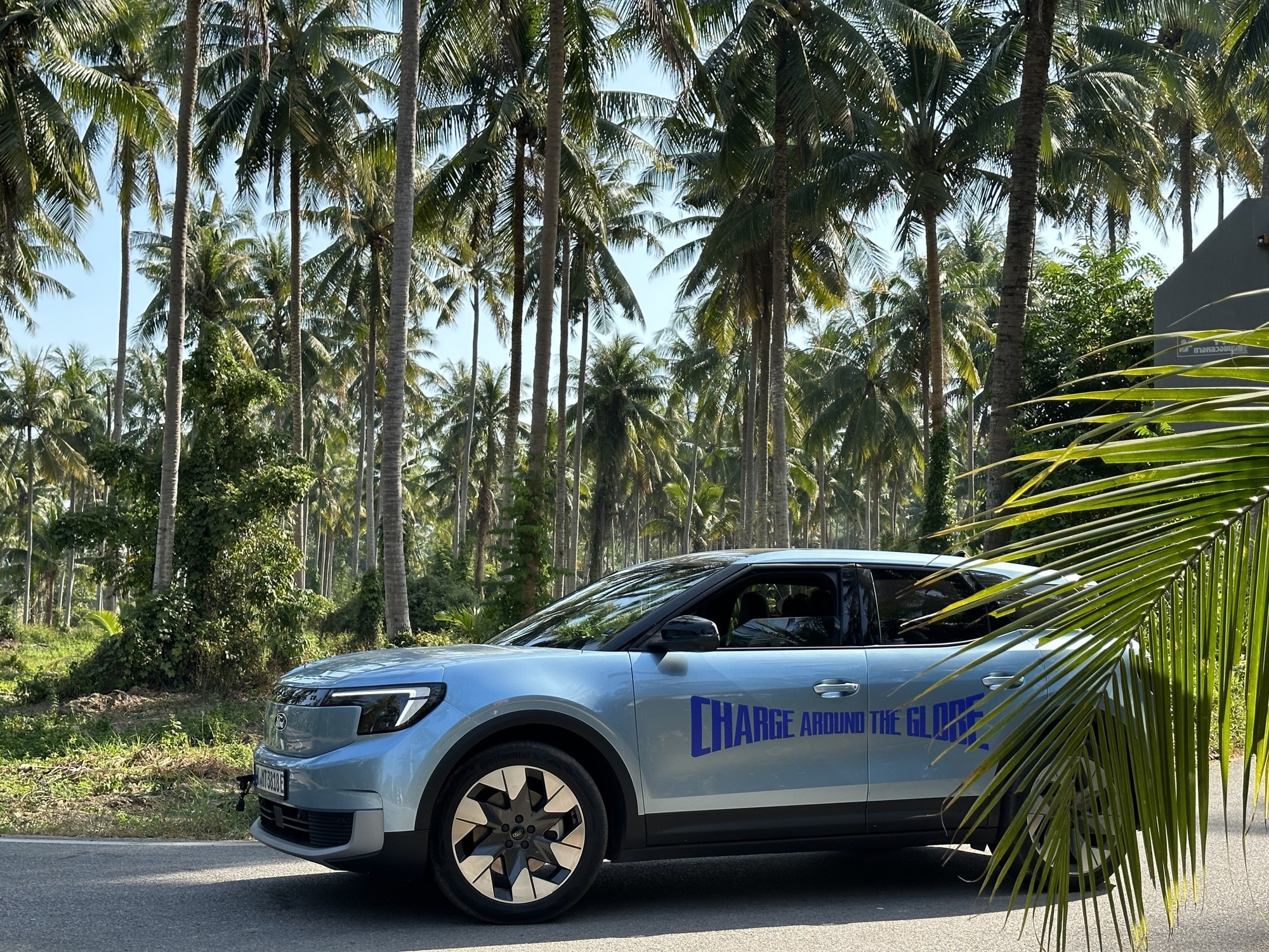 Nữ lái Ford Explorer điện gần 30.000km vòng quanh thế giới- Ảnh 6. Nữ lái Ford Explorer điện gần 30.000km vòng quanh thế giới- Ảnh 6.