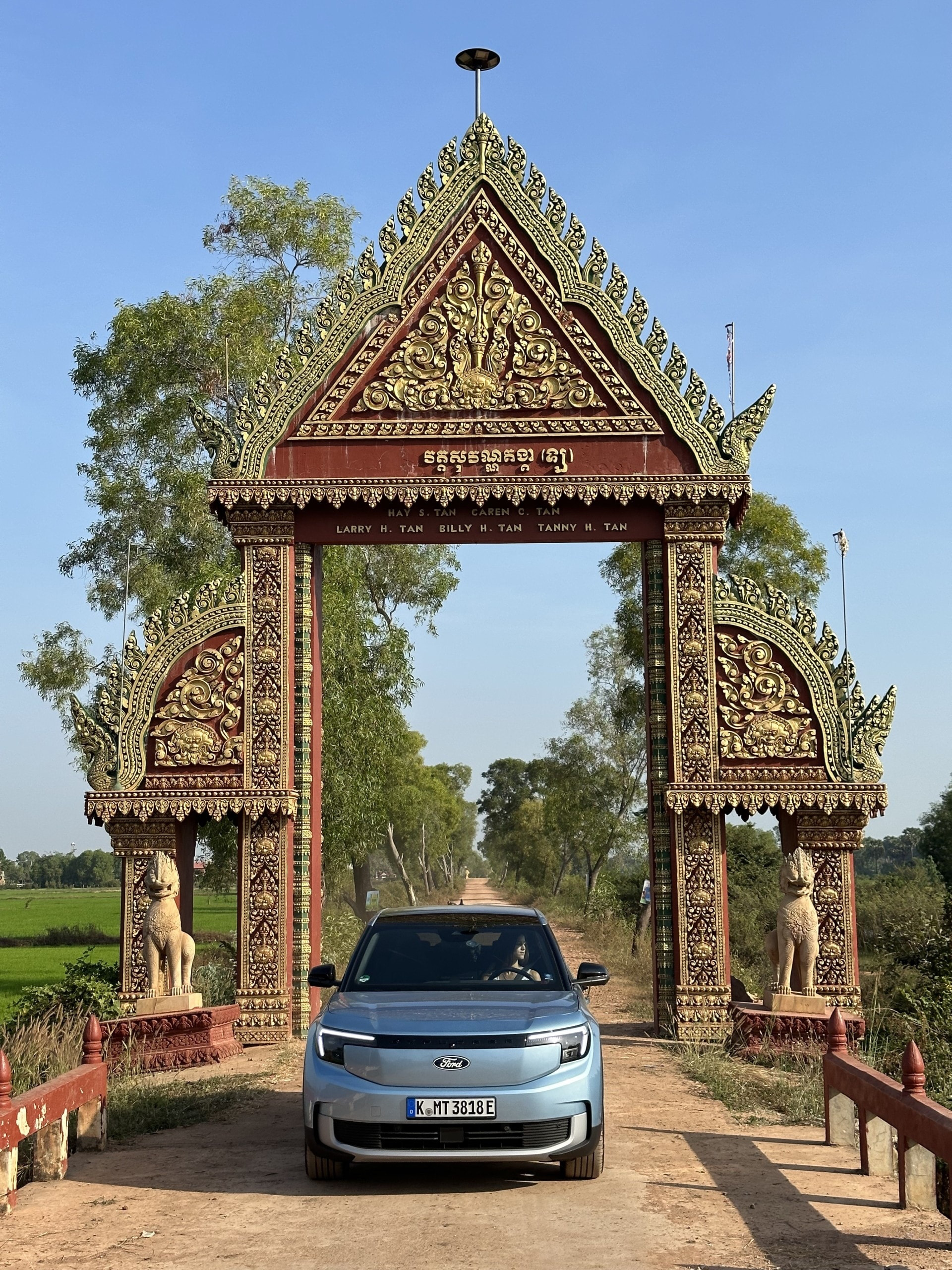Nữ lái Ford Explorer điện gần 30.000km vòng quanh thế giới- Ảnh 7. Nữ lái Ford Explorer điện gần 30.000km vòng quanh thế giới- Ảnh 7.