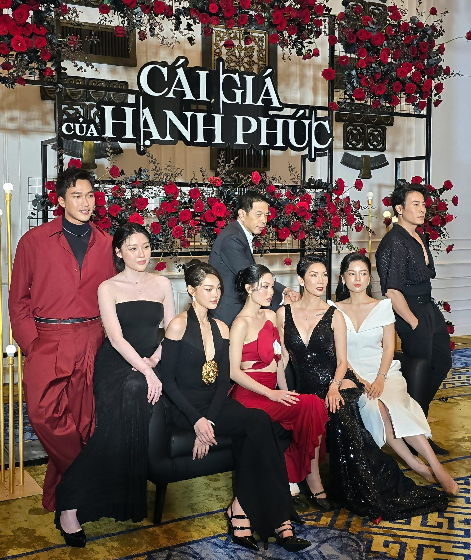 Pemeran film The Price of Happiness antara lain Thai Hoa, Xuan Lan, Uyen An, Lam Thanh Nha, Be Quyen, Tram Anh... - Foto: MI LY Dàn diễn viên phim Cái giá của hạnh phúc gồm Thái Hòa, Xuân Lan, Uyển Ân, Lâm Thanh Nhã, Bé Quyên, Trâm Anh... - Ảnh: MI LY