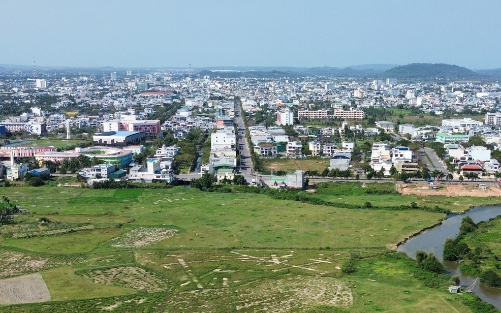 Làm rõ thông tin Quảng Ngãi có hơn 100 dự án bất động sản không đấu thầu, đấu giá- Ảnh 3. Hơn 100 dự án tại Quảng Ngãi giao đất không qua đấu thầu, đấu giá