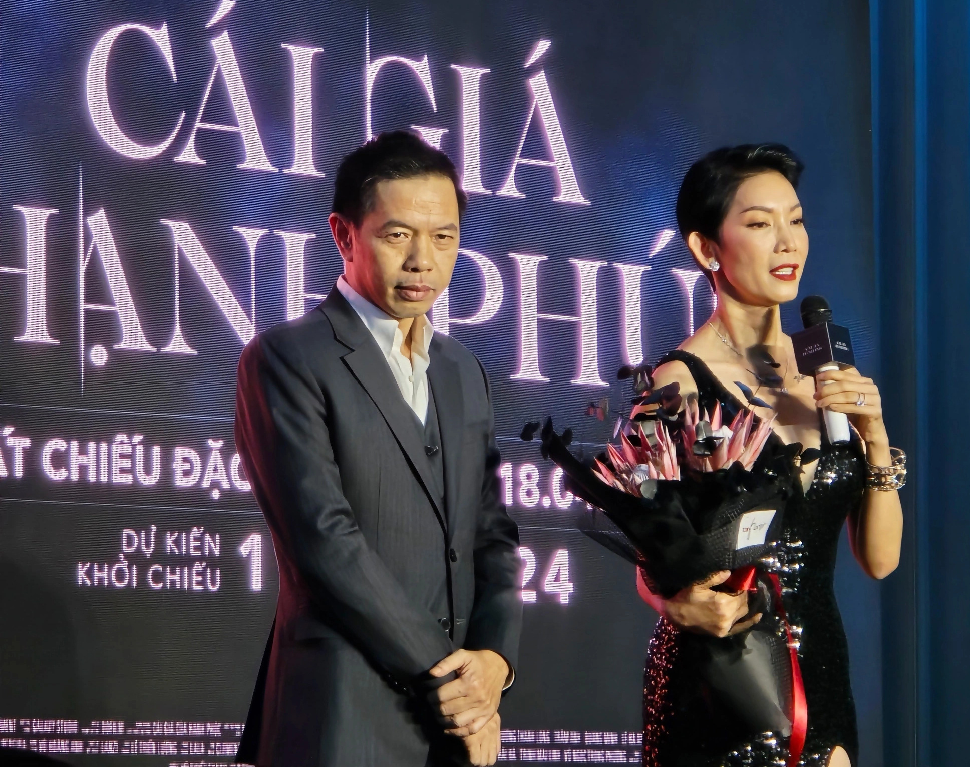 Thai Hoa dan Xuan Lan berperan sebagai suami istri dalam film The Price of Happiness - Foto: MI LY Thái Hòa và Xuân Lan đóng vợ chồng trong phim Cái giá của hạnh phúc - Ảnh: MI LY
