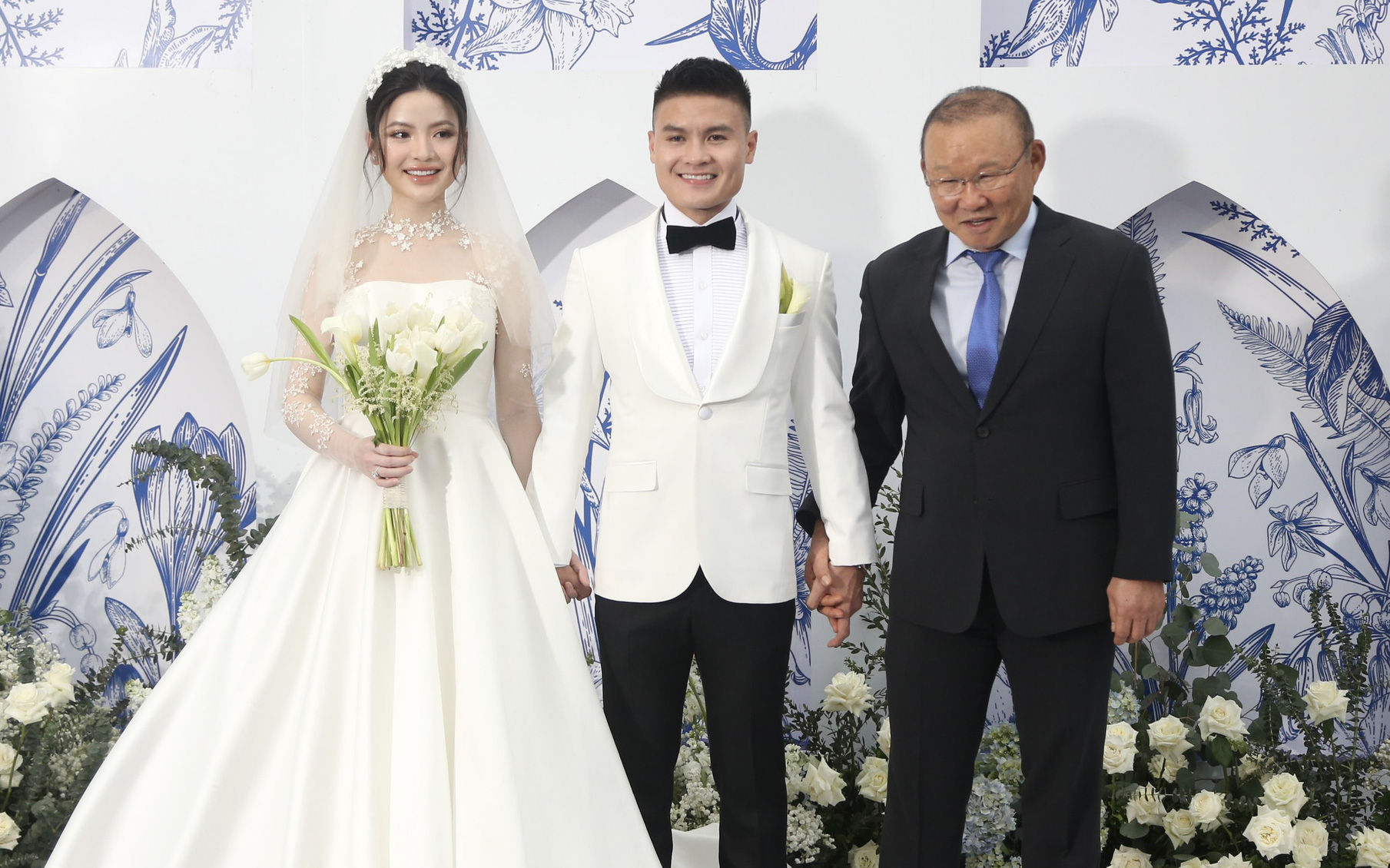Đám cưới quy định về trang phục: Có phải để khách không lấn lướt cô dâu chú rể?- Ảnh 3. Ông Park Hang Seo đến sớm dự đám cưới Quang Hải