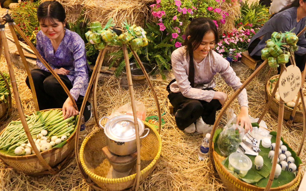 Làm thế nào để có bánh dưa hường hấp ống tre thanh mát?- Ảnh 7. Lửa bếp đã nổi lên tại Lễ hội văn hóa ẩm thực, món ngon Saigontourist Group 2024