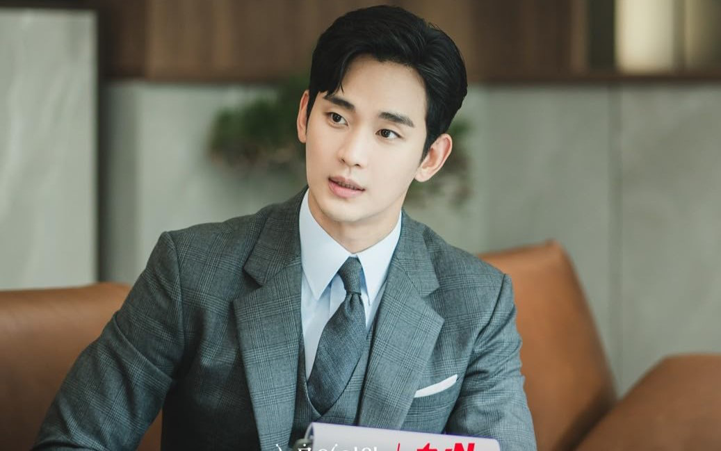 តារាសម្ដែង Kim Soo Hyun ក្នុងរឿង Queen of Tears - រូបថត៖ TvN Diễn viên Kim Soo Hyun trong phim Nữ hoàng nước mắt - Ảnh: TvN