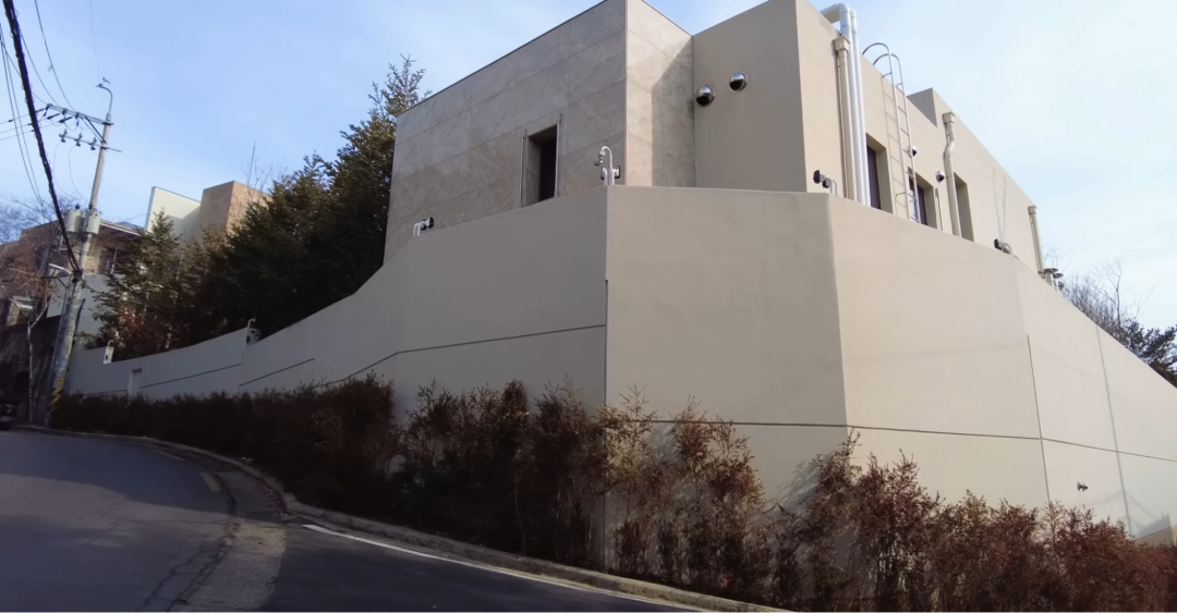 リサの敷地外 - 写真：Uchify